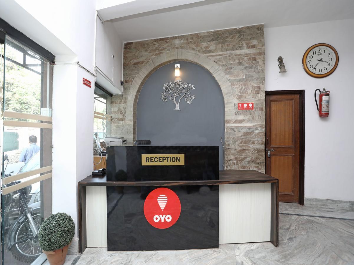 Oyo 11854 Hotel Comfort Дехрадун Екстериор снимка